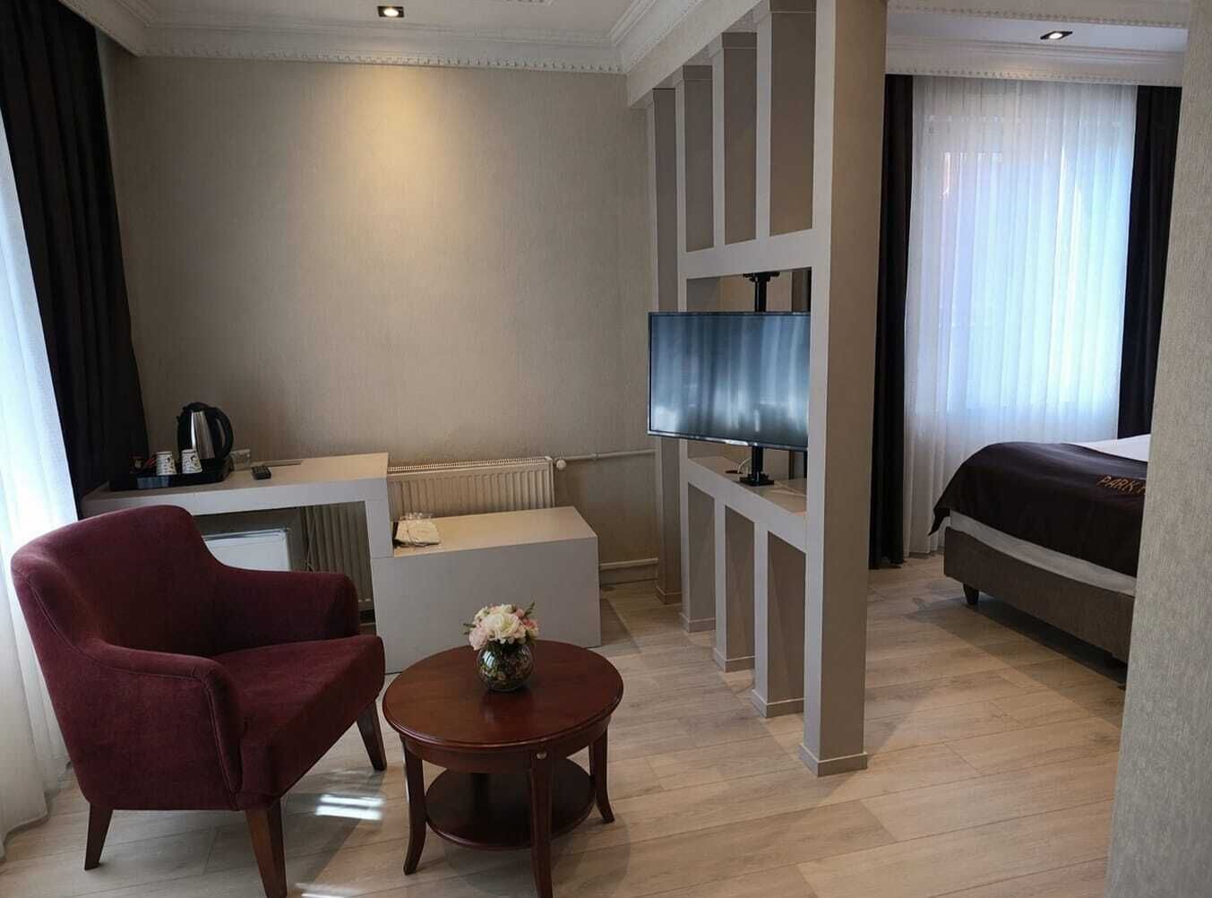 Dobbelt- eller tomannsrom – standard | Safe på rommet, skrivebord, blendingsgardiner og wi-fi (inkludert)