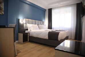 In-room safe, desk, blackout drapes, free WiFi - Ardos Park Hotel (Ankara)