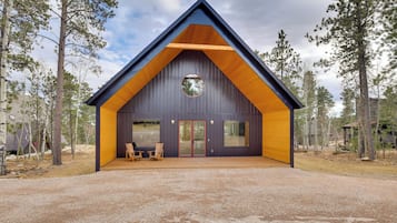House (3 Bedrooms) | Front of property