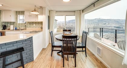 Cozy Grand Coulee Home w/ Deck & Views!