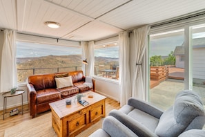 Interior - Cozy Grand Coulee Home w/ Deck & Views! (Grand Coulee)