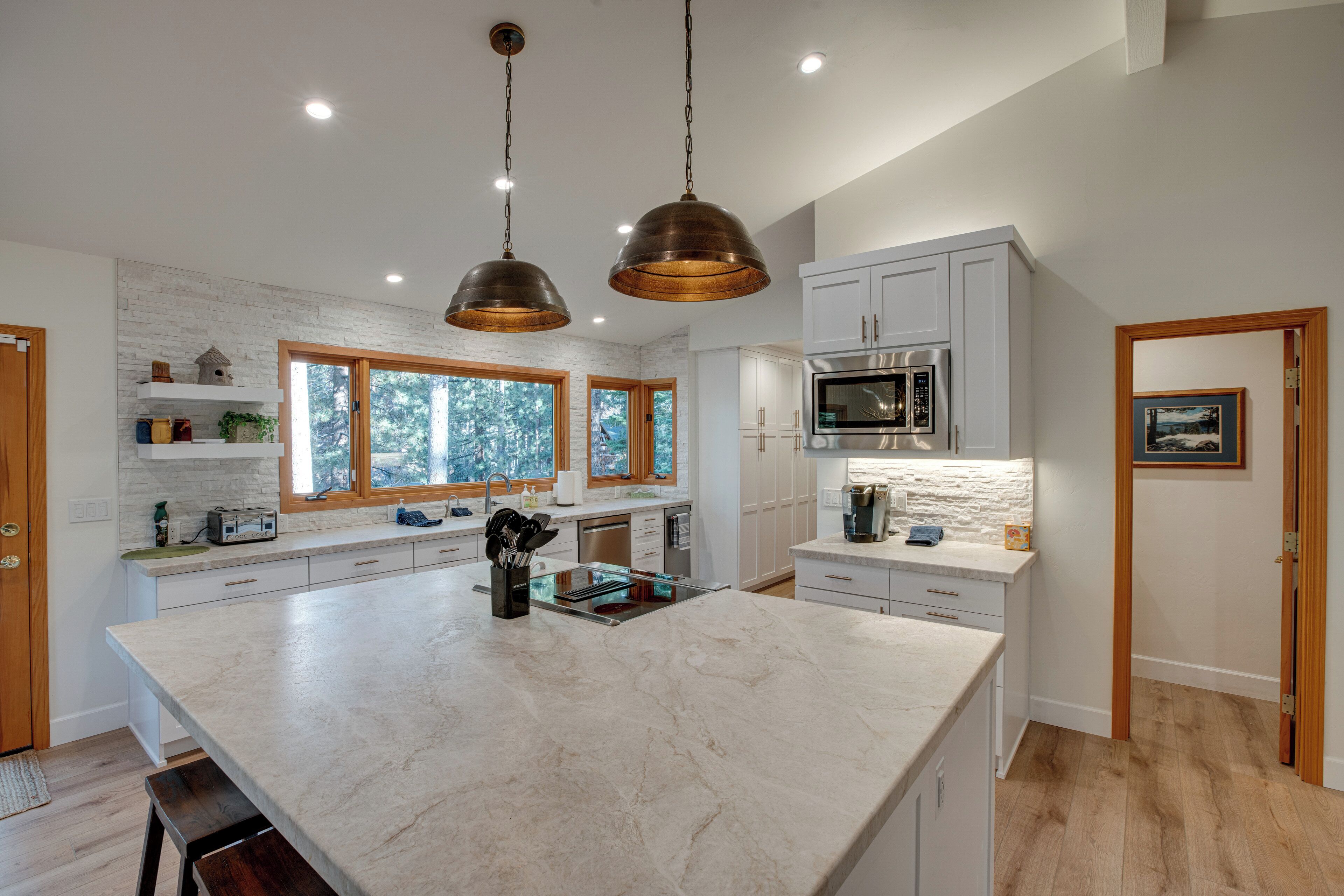 House (5 Bedrooms) | Interior