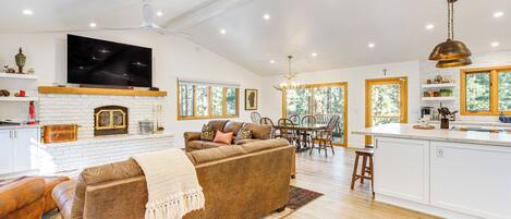 House (5 Bedrooms) | Front of property