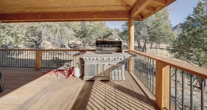 'lavender Lodge' Mountain-view Pine Cabin w/ Deck