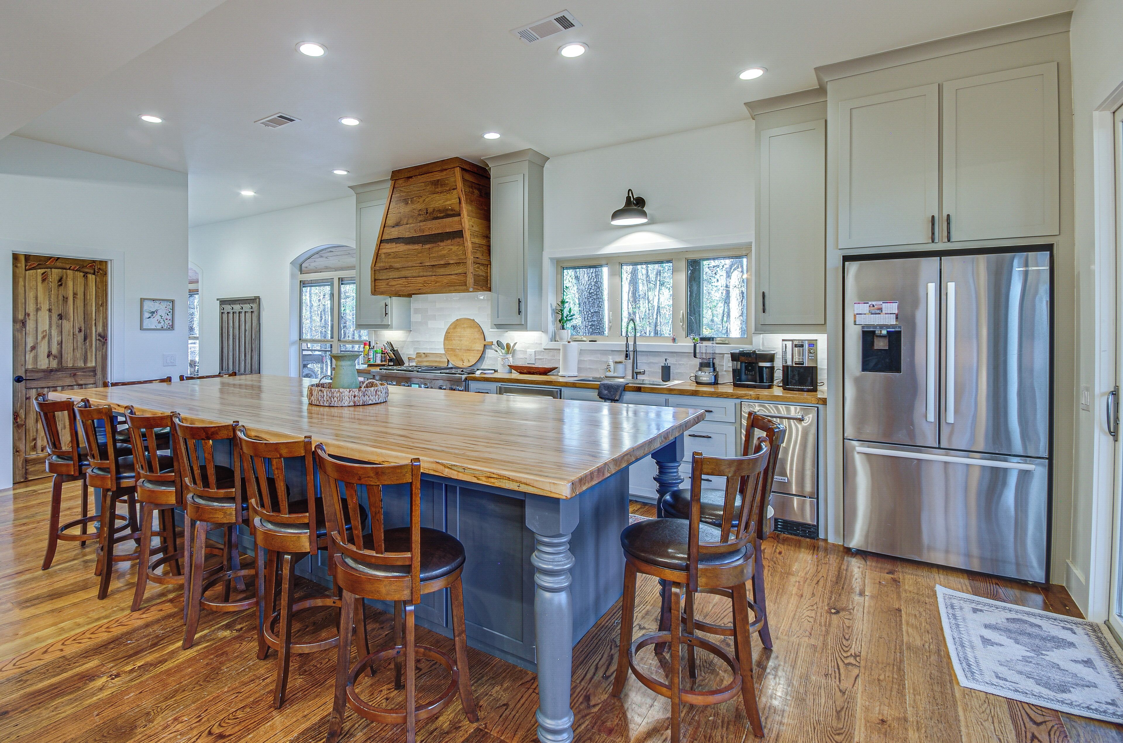 House (6 Bedrooms) | Interior