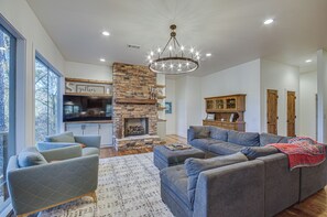 House (6 Bedrooms) | Interior