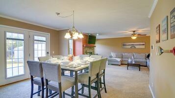 House (3 Bedrooms) | Interior