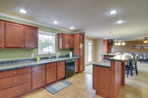 House (3 Bedrooms) | Interior
