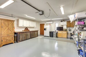 Interior - Lakewood Gem w/ Deck ~ 7 Mi to Downtown Denver (Lakewood)