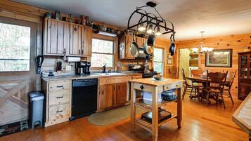 House (4 Bedrooms) | Interior