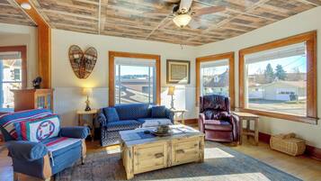 House (2 Bedrooms) | Interior