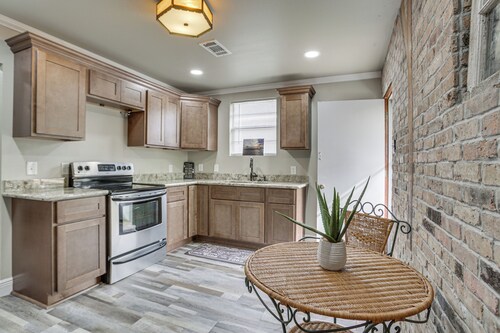 Deck, Yard & Outdoor Dining: Destrehan Getaway!