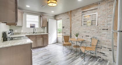 Deck, Yard & Outdoor Dining: Destrehan Getaway!