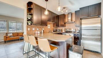 Lò vi sóng, lò nướng, bếp nấu, máy rửa bát