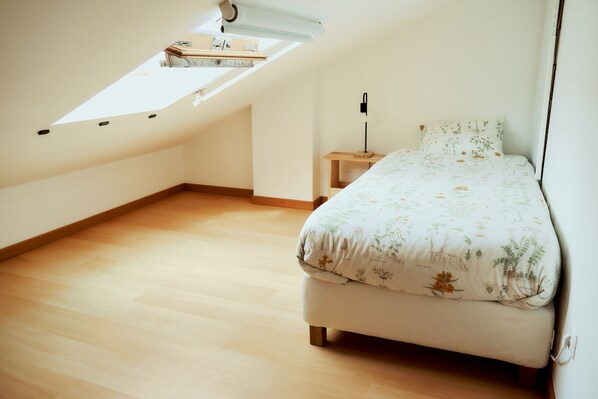5 bedrooms, iron/ironing board, travel cot, free WiFi