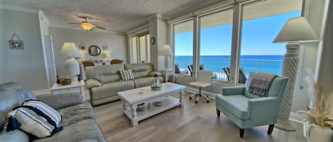 Living area | Smart TV