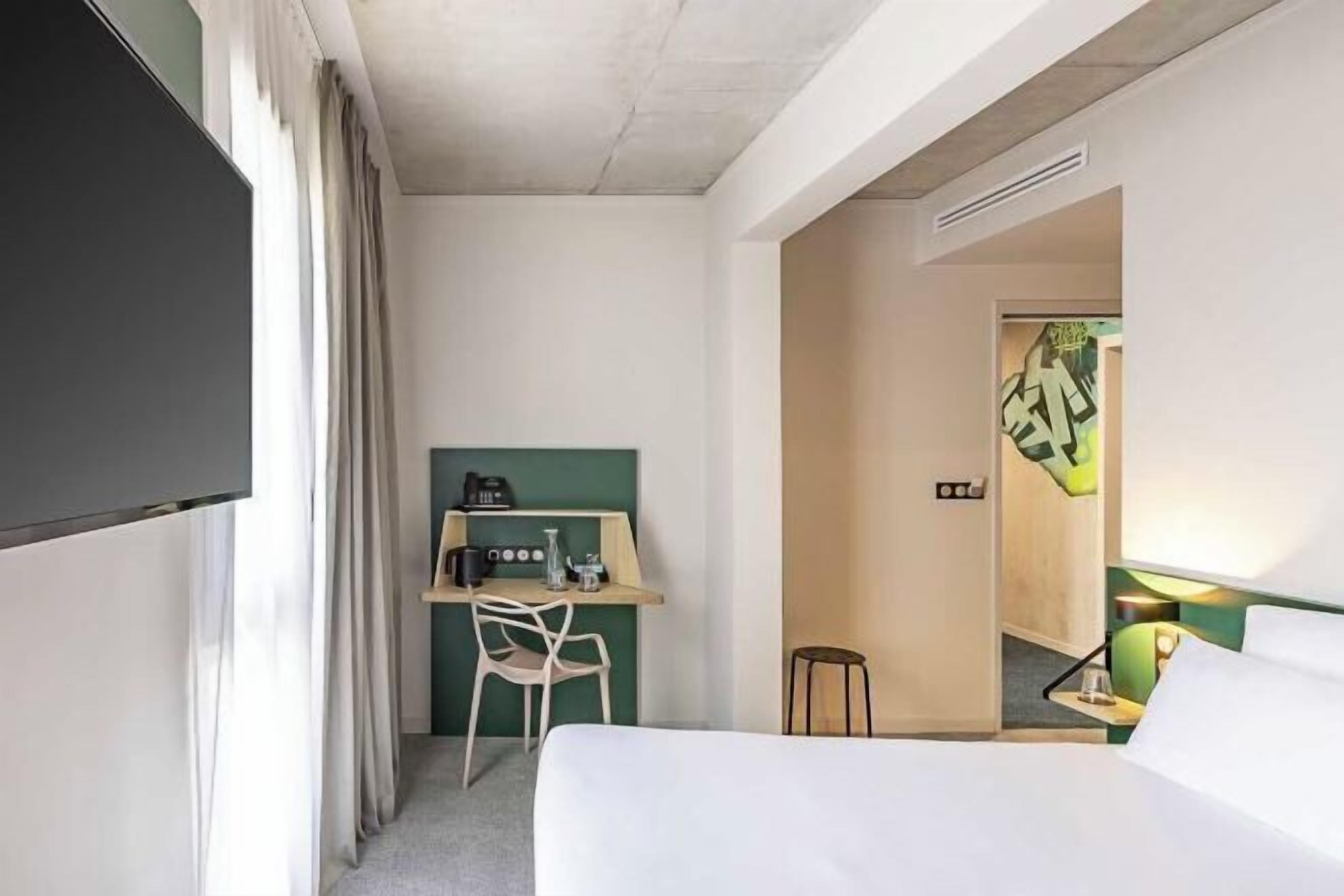 Brankas, kedap suara, dan Wi-Fi gratis