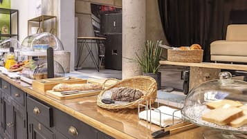 Daily buffet breakfast (EUR 15 per person)