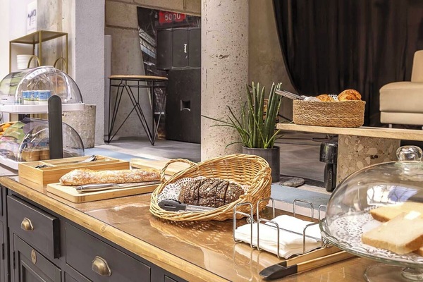 Daily buffet breakfast for a fee