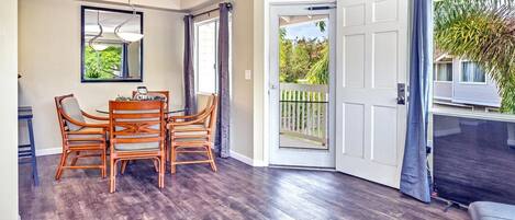 Townhome, 3 Bedrooms | Dining