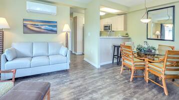 Townhome, 3 Bedrooms | Living area