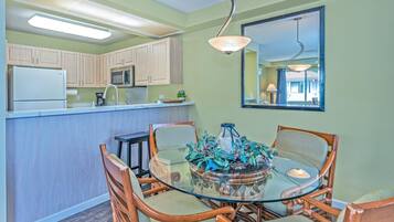 Townhome, 3 Bedrooms | Tempat makan