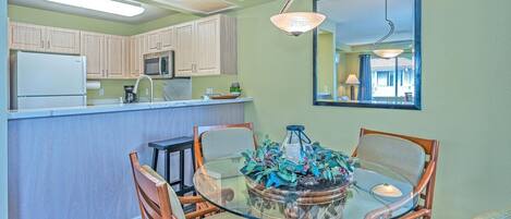 Townhome, 3 Bedrooms | Dining