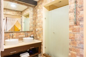 Bathroom - Pueblito Escondido 316 2 Bedroom Condo by RedAwning (Playa del Carmen)