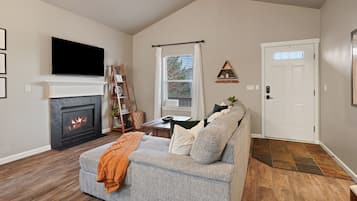 House, 3 Bedrooms | Living area