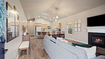 House, 3 Bedrooms | Living area