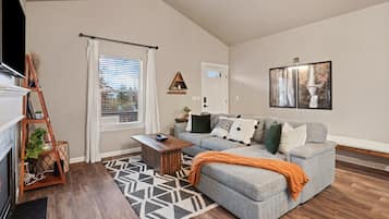 House, 3 Bedrooms | Living area