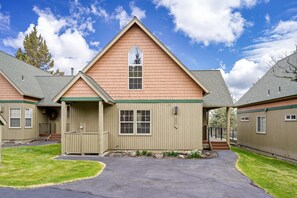 House, 2 Bedrooms | Exterior