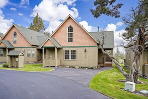 House, 2 Bedrooms | Exterior