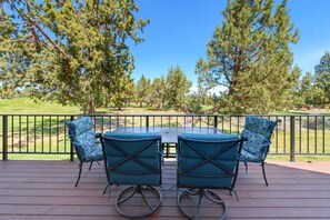 House, 2 Bedrooms | Outdoor dining - Wren 2 Bedroom Home by RedAwning (Redmond)