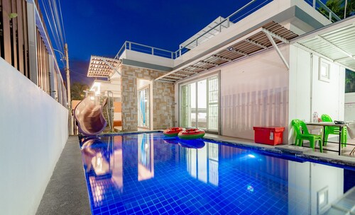 Little4 Hua-Hin Private Poolvilla just from beach 3kms.
pool size 4*8M . 
