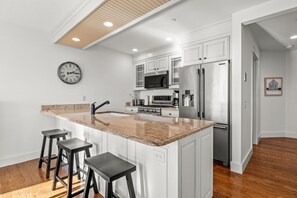 Dishwasher, toaster - Steps to Chatham's Historic Downtown (Chatham)