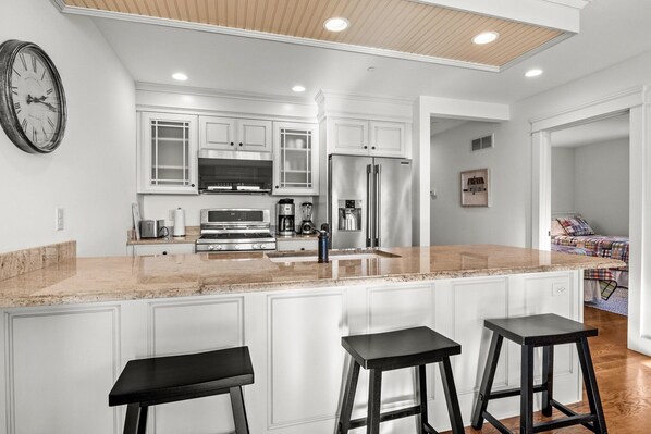 Dishwasher, toaster - Steps to Chatham's Historic Downtown (Chatham)