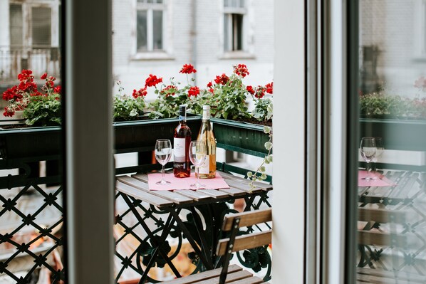 Outdoor dining - Apartment at Wawel -Kazimierz. City center, close to every attraction in Krakow. (Kraków)