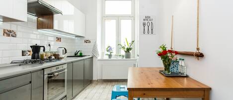 Fridge, microwave, oven, stovetop