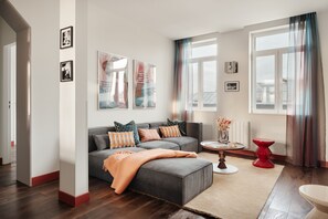 Two-Bedroom Apartment | Living area | 40-inch flat-screen TV with satellite channels, offices - Edgar Suites Lille - Faidherbe (Lille)