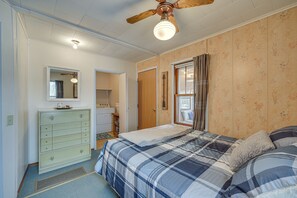 2 bedrooms, desk, iron/ironing board, travel cot