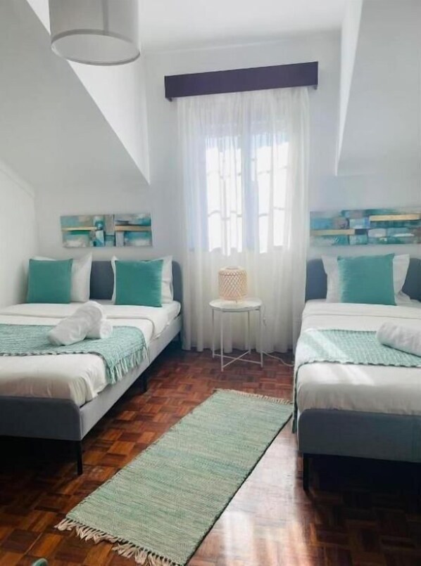 1 bedroom, WiFi, bed sheets - Besugo's House Rooms & Apartment (Nazaré)