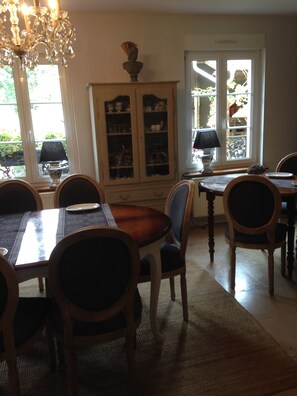 85-cm-Flachbildfernseher mit Kabelempfang, Arbeitsbereiche