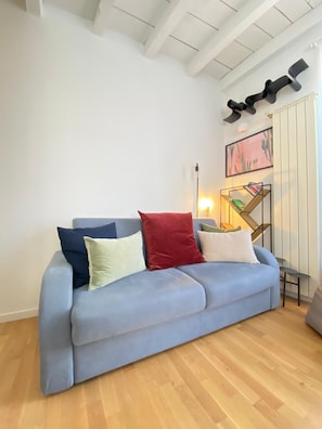 Basic Apartment | Living area | 25-cm Smart TV with satellite channels - Cesare da Sesto 23 Apartament (Milan)