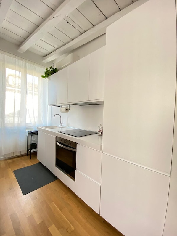 Basic Apartment | Private kitchen | Full-sized fridge, oven, stovetop, dishwasher - Cesare da Sesto 23 Apartament (Milan)