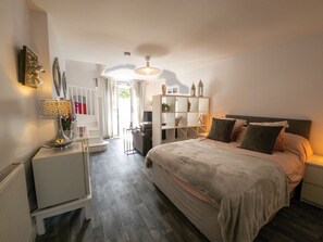 Free WiFi, bed sheets - Portway Nook - 1 Bed Studio - Bishopston (Swansea)