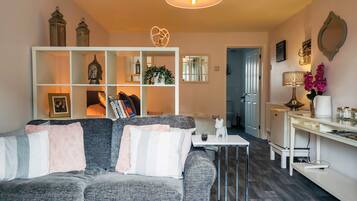 Studio Standard | Aire de séjour | Téléviseur à écran plat de 32 po avec télévision par câble