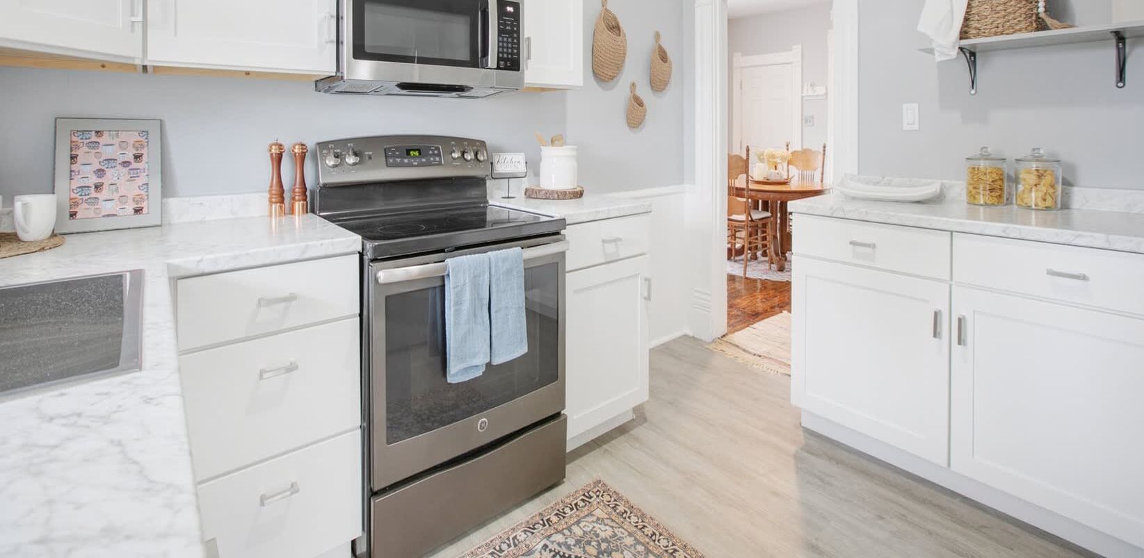 雪櫃、微波爐、焗爐、爐具