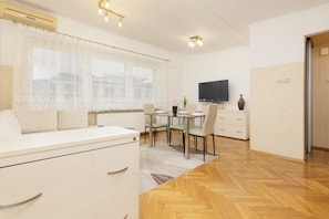 Apartment, 1 Bedroom, Kitchen | Living room