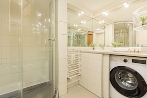Apartment, 1 Bedroom, Kitchen | Bathroom